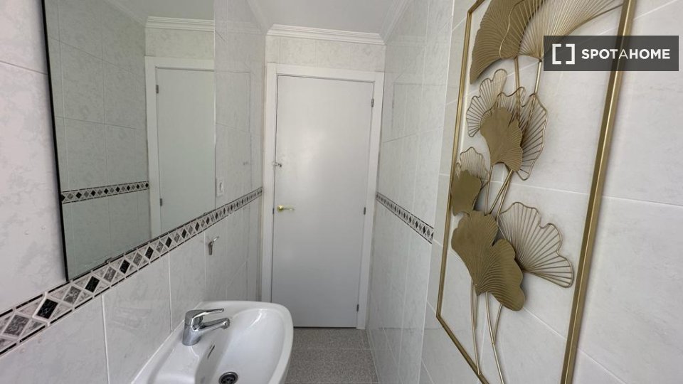 Double room Alicante, 6 beds, 110m² — photo 13