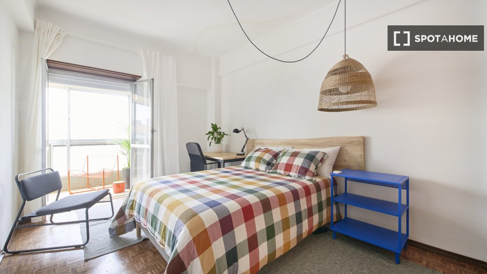 Double room Lisbon, 4 beds — photo 9