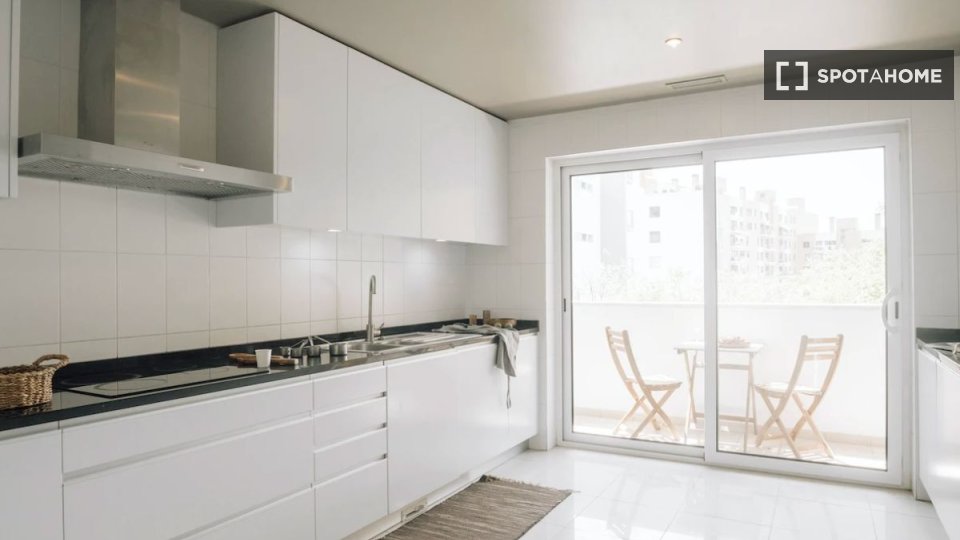 Apartment Lisbon, 3 beds — photo 17