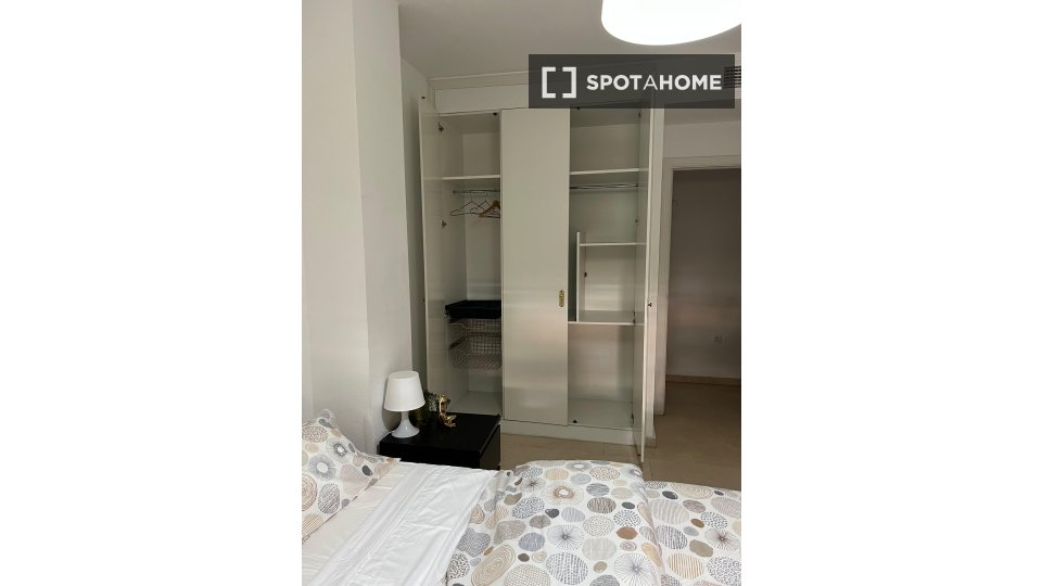 Double room Malaga, 3 beds, 150m² — photo 2