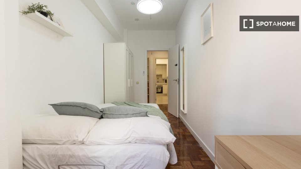 Double room Madrid, 5 beds — photo 64