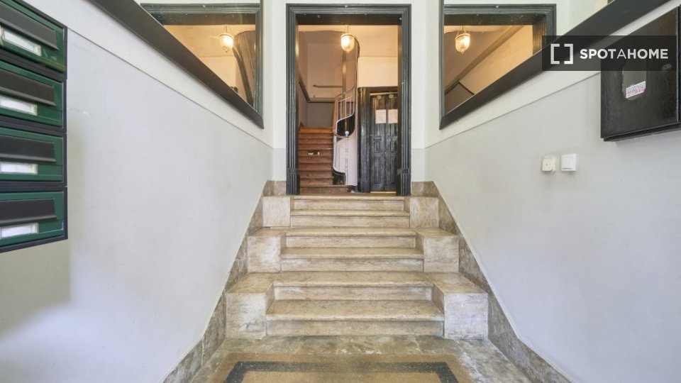 Double room Lisbon, 5 beds — photo 15