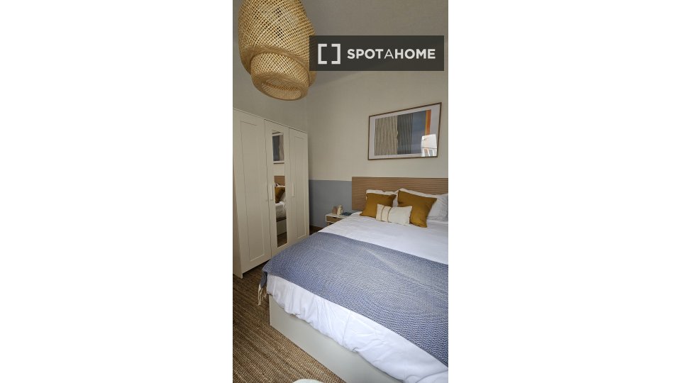 Double room Barcelona, 3 beds, 110m² — photo 4