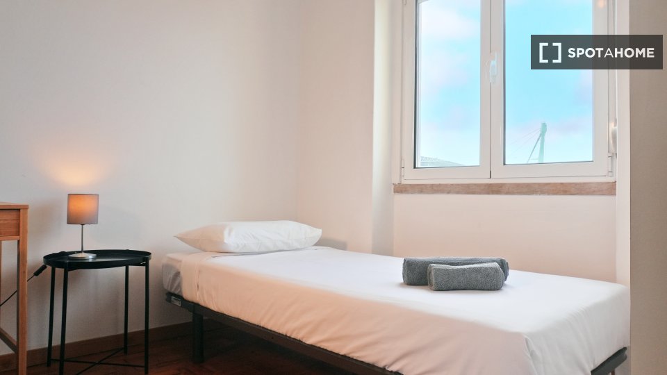 Double room Lisbon, 5 beds, 103m² — photo 24