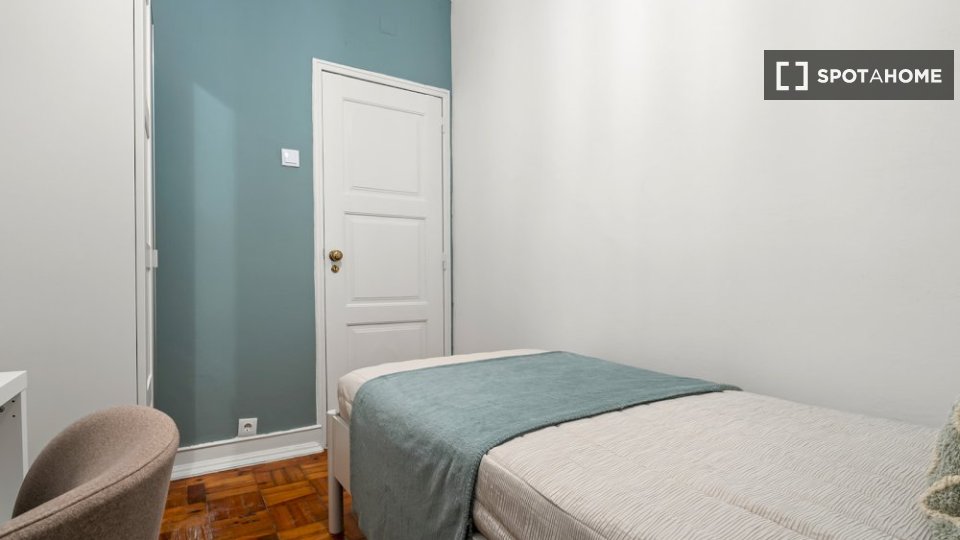 Double room Lisbon, 5 beds — photo 3