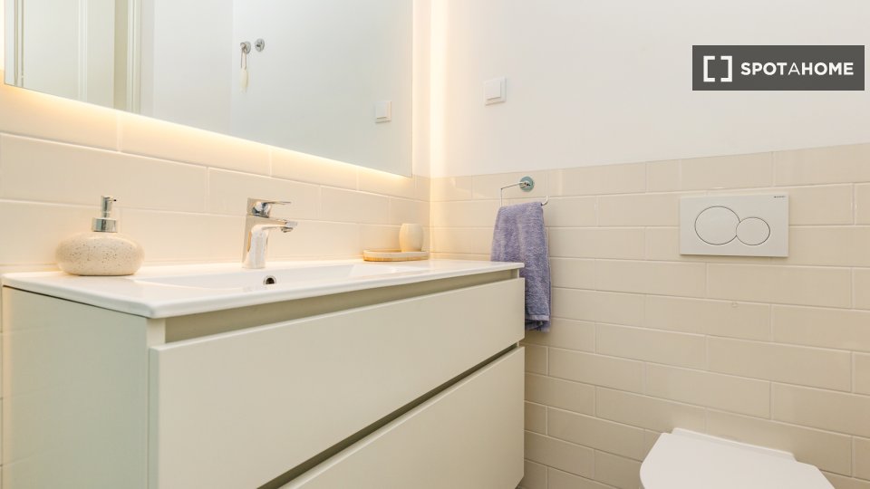 Apartment Lisbon, 2 beds, 105m² — photo 14