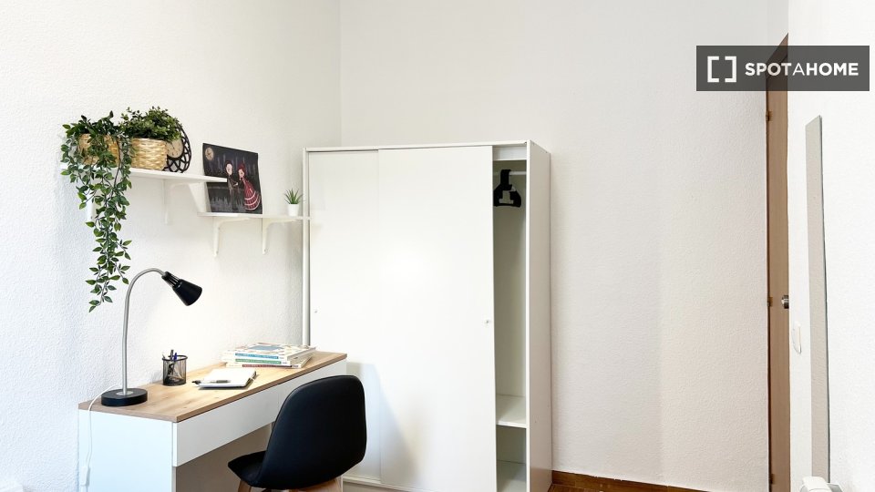 Double room Madrid, 9 beds, 200m² — photo 7