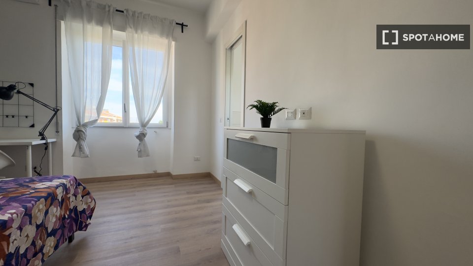 Double room Rome, 3 beds, 100m² — photo 24