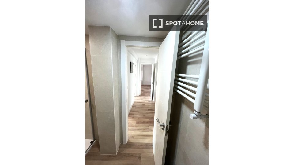 Apartment Madrid, 4 beds — photo 5
