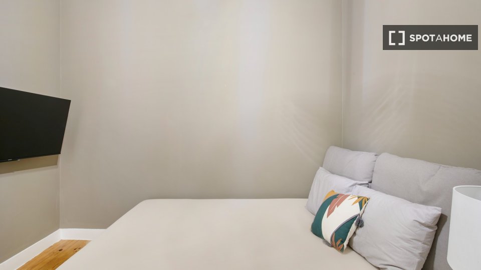 Double room Lisbon, 8 beds — photo 33