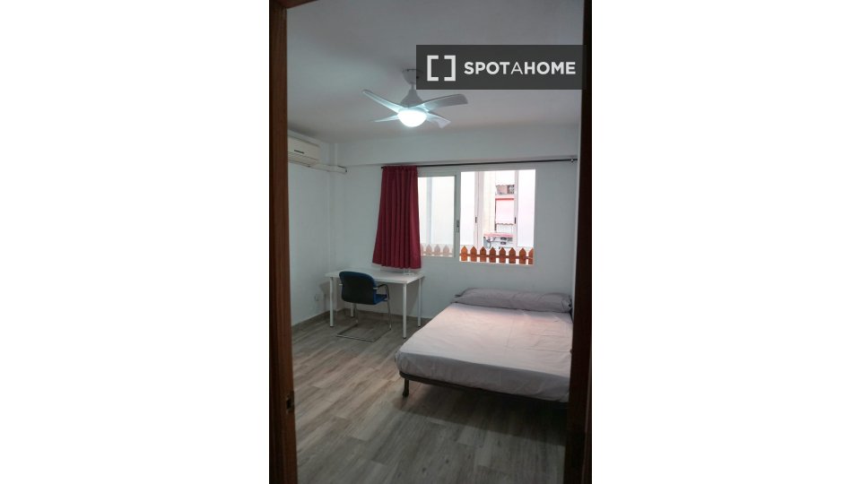 Double room Valencia, 5 beds, 140m² — photo 19