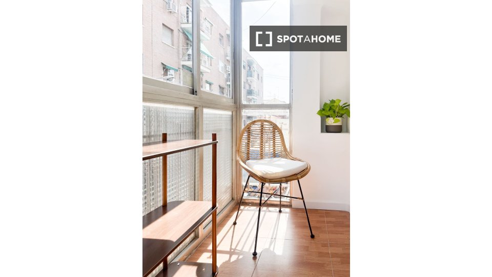 Double room Madrid, 5 beds, 100m² — photo 2