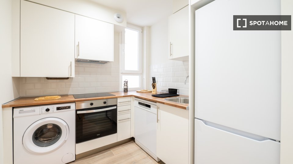 Apartment Madrid, 4 beds, 17m² — photo 2