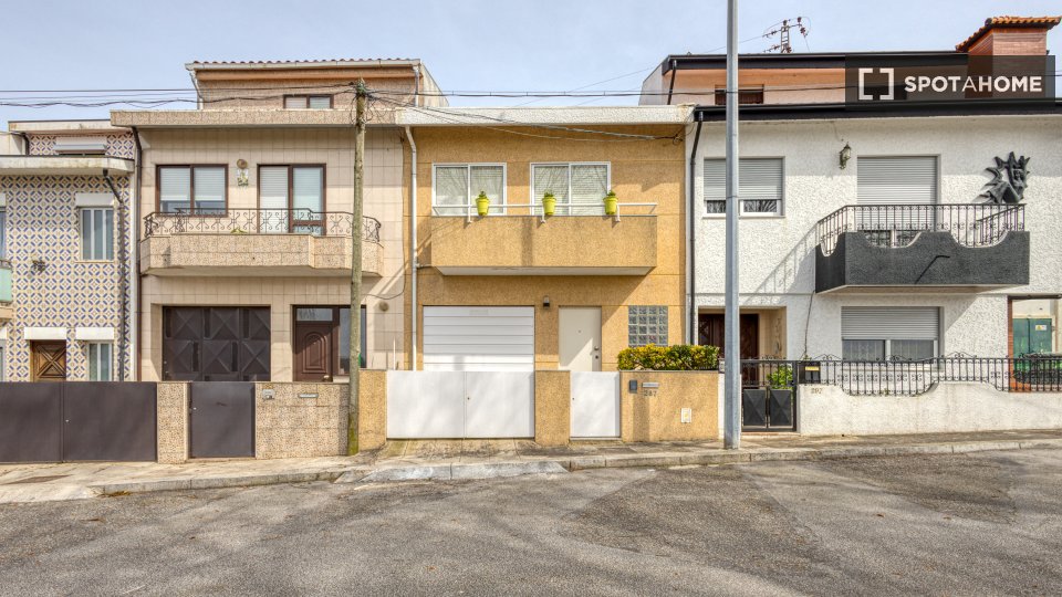 Double room Porto, 3 beds, 149m² — photo 18