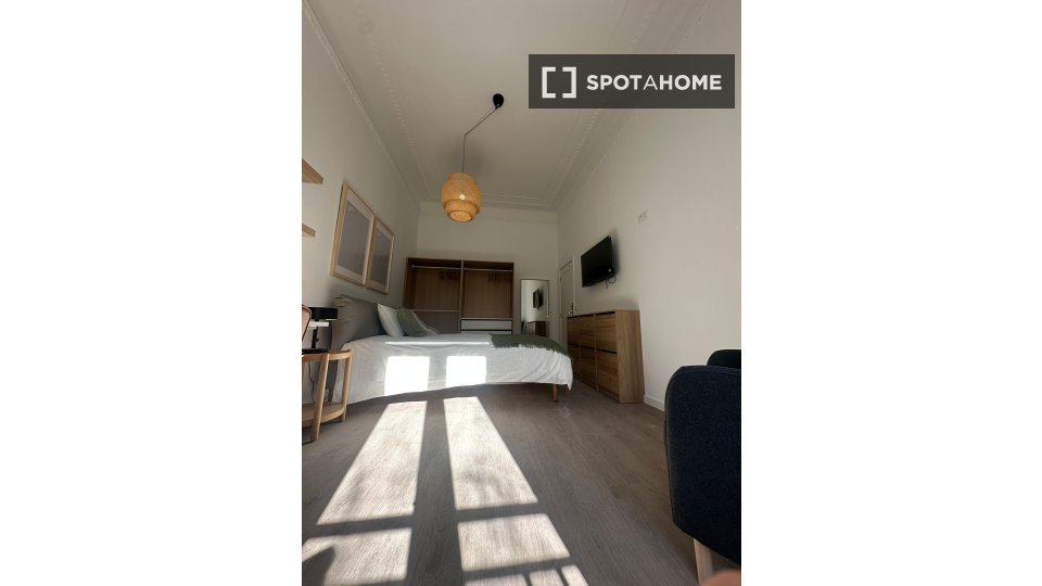 Double room Lisbon, 6 beds, 160m² — photo 9