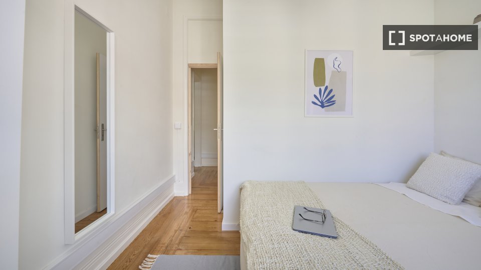 Double room Lisbon, 6 beds — photo 11