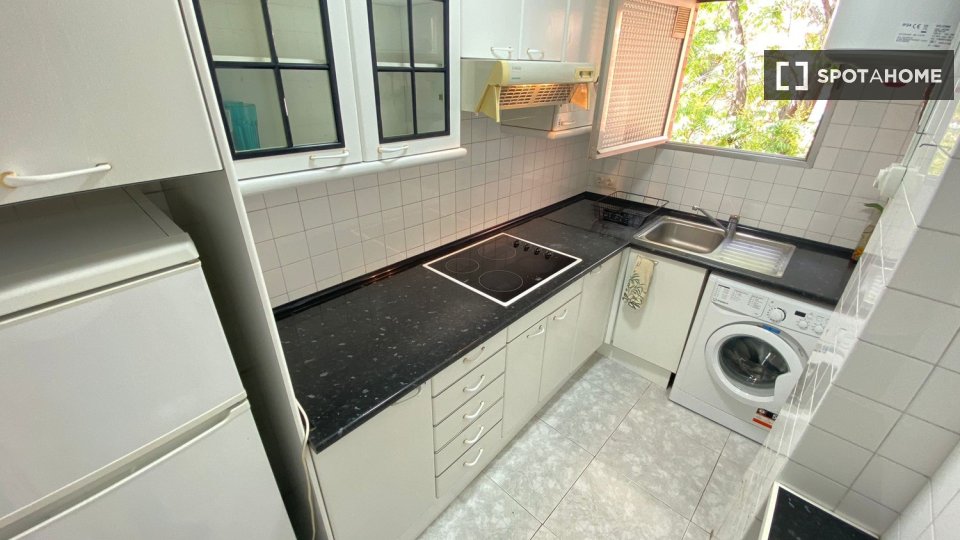 Double room Madrid, 3 beds — photo 21