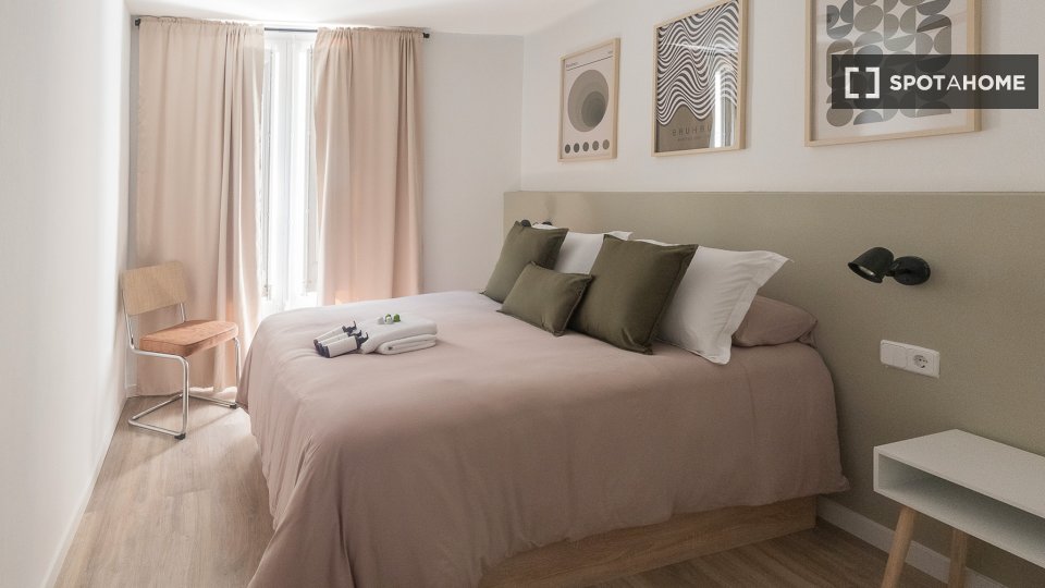 Double room Barcelona, 5 beds, 127m² — photo 29