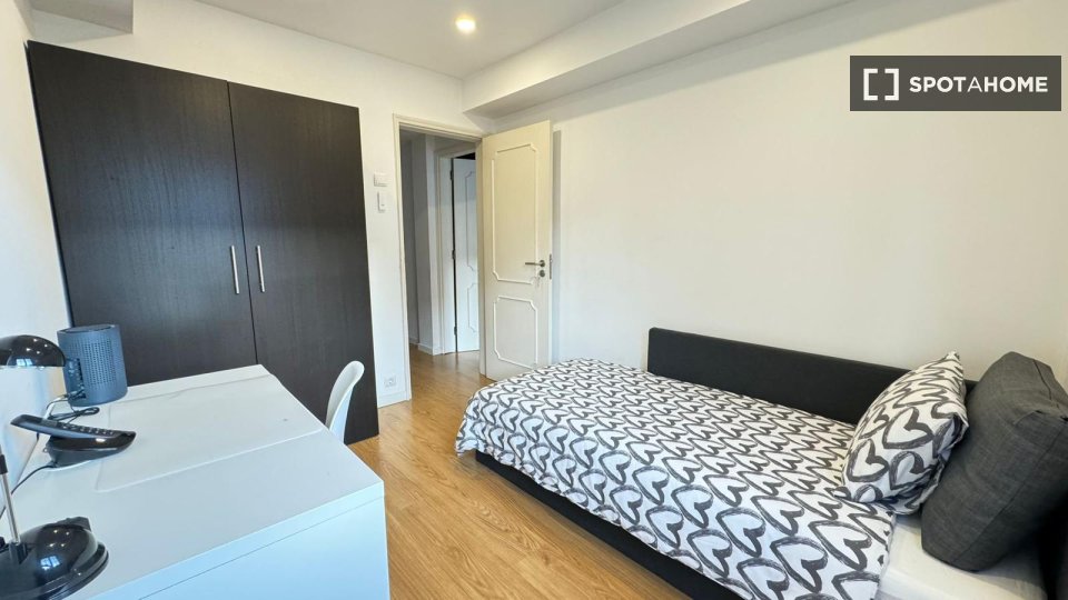 Double room Lisbon, 4 beds — photo 16