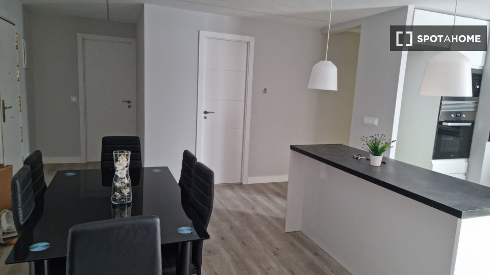Double room Madrid, 4 beds, 100m² — photo 11