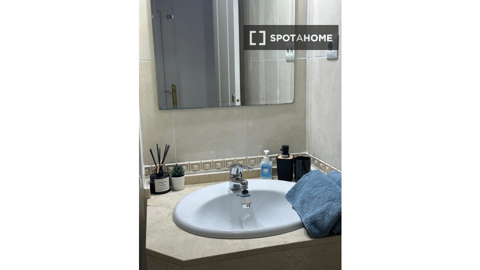 Double room Malaga, 3 beds, 150m² — photo 18