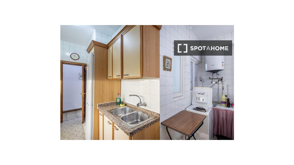 Double room Granada, 4 beds, 112m² — photo 17