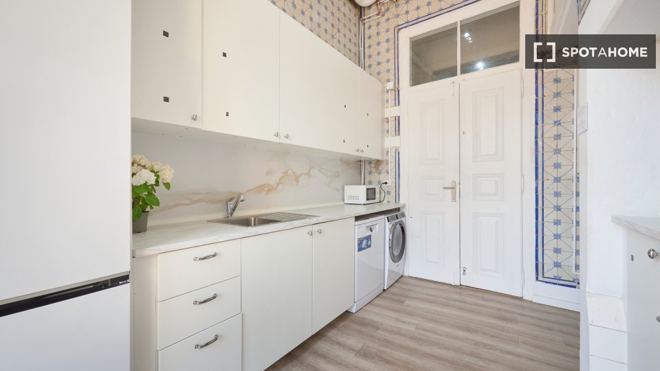 Double room Lisbon, 9 beds — photo 44