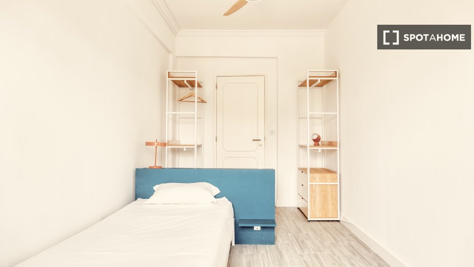 Double room Lisbon, 5 beds — photo 16