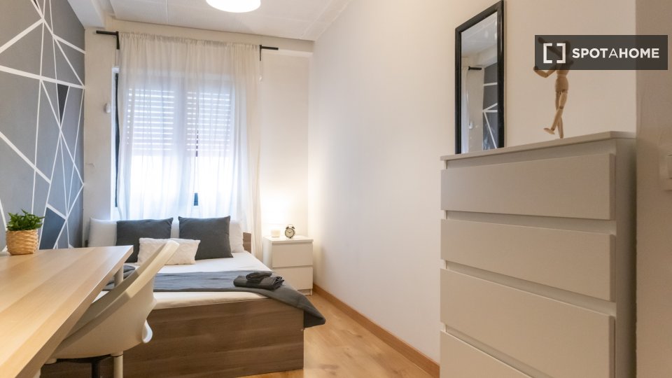 Double room Madrid, 7 beds, 160m² — photo 27