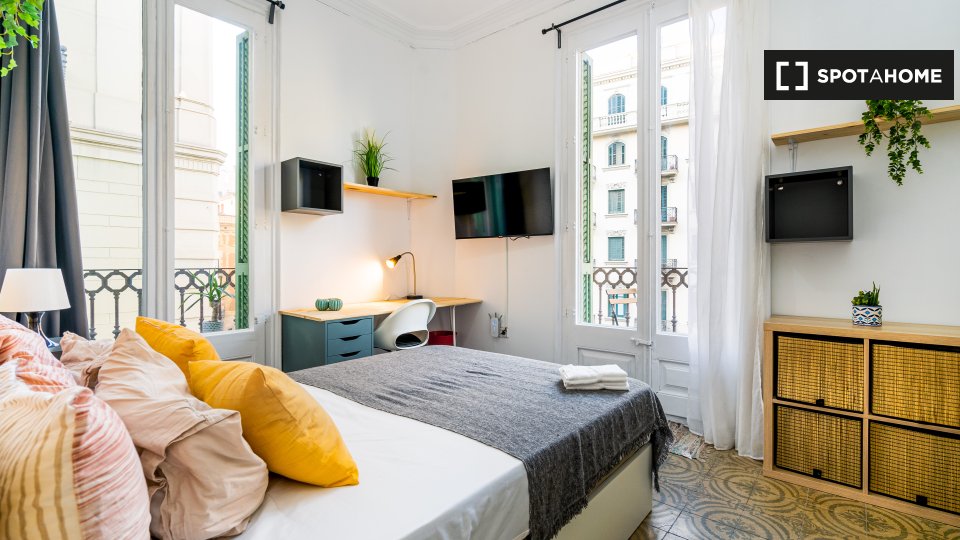 Double room Barcelona, 9 beds, 230m² — photo 1