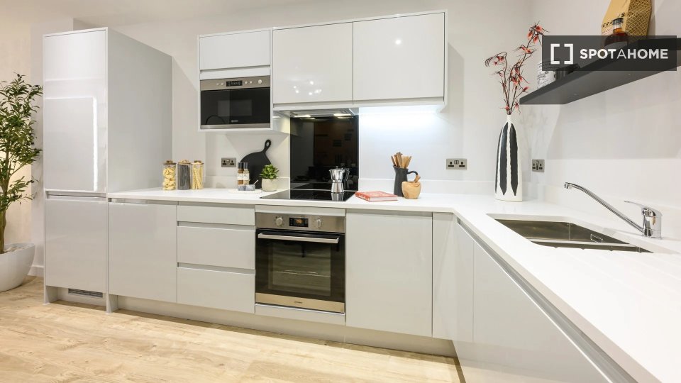Apartment London, 3 beds, 103m² — photo 4