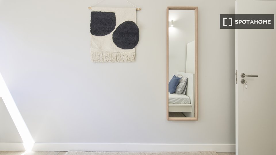 Double room Lisbon, 9 beds — photo 11