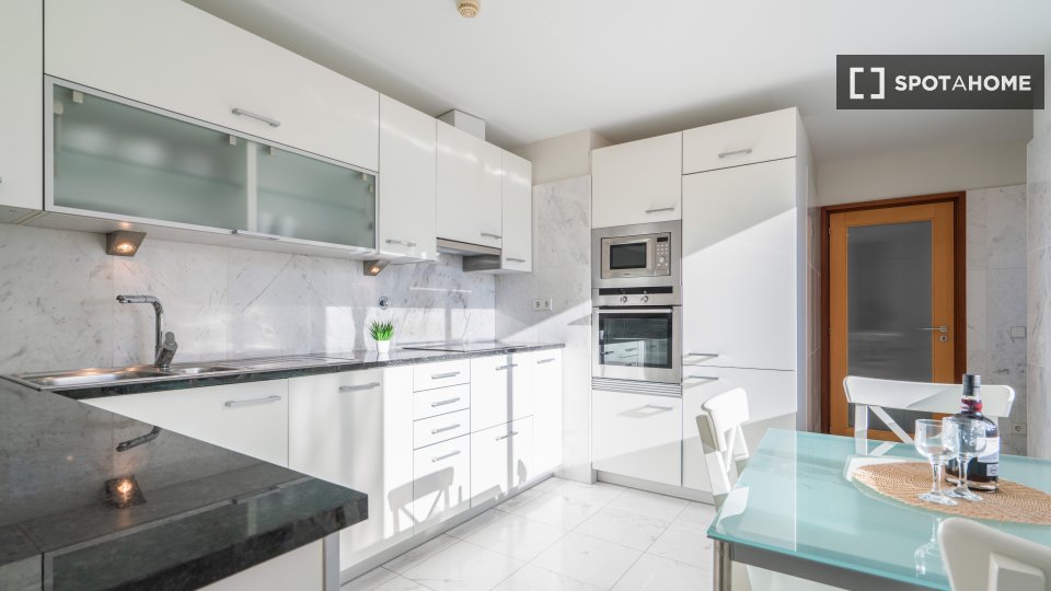 Apartment Porto, 4 beds, 80m² — photo 13