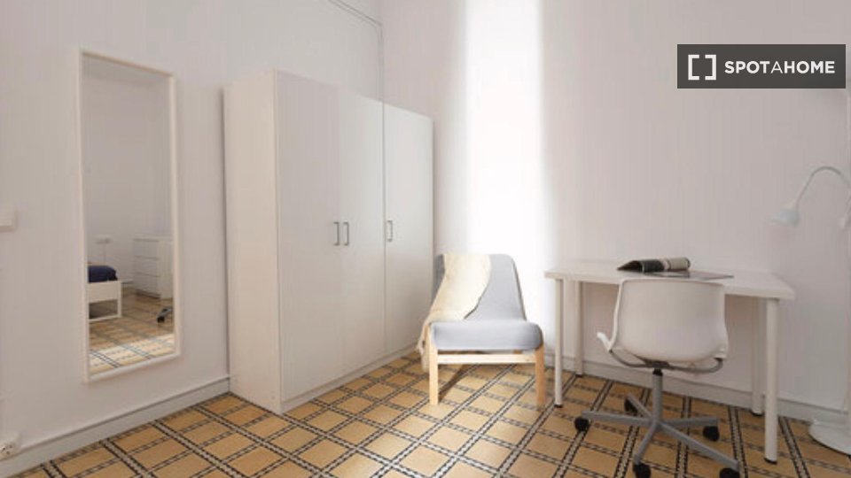 Double room Barcelona, 4 beds, 75m² — photo 9