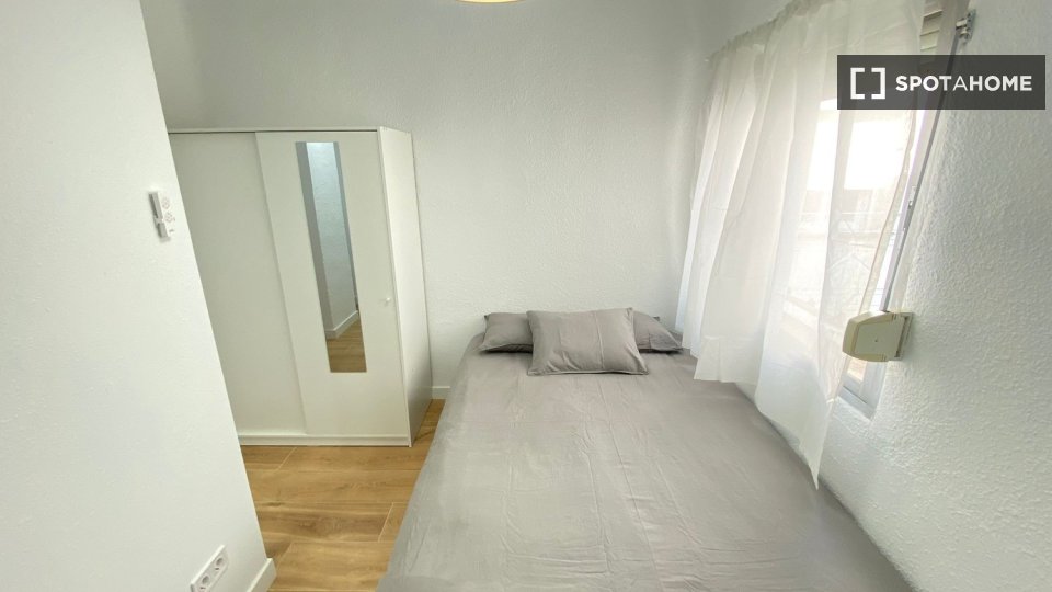 Double room Madrid, 5 beds — photo 16