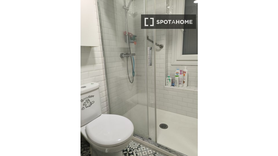 Double room Madrid, 2 beds, 75m² — photo 1