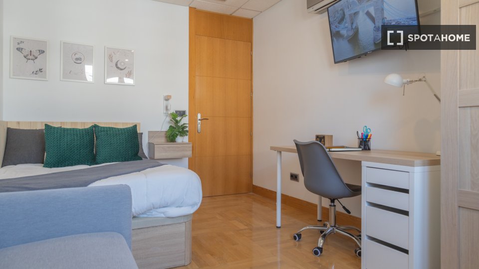 Double room Madrid, 5 beds — photo 14