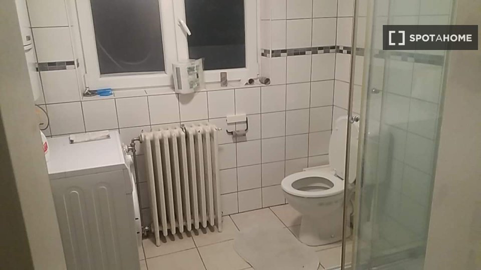 Double room Brussels, 5 beds, 14m² — photo 10