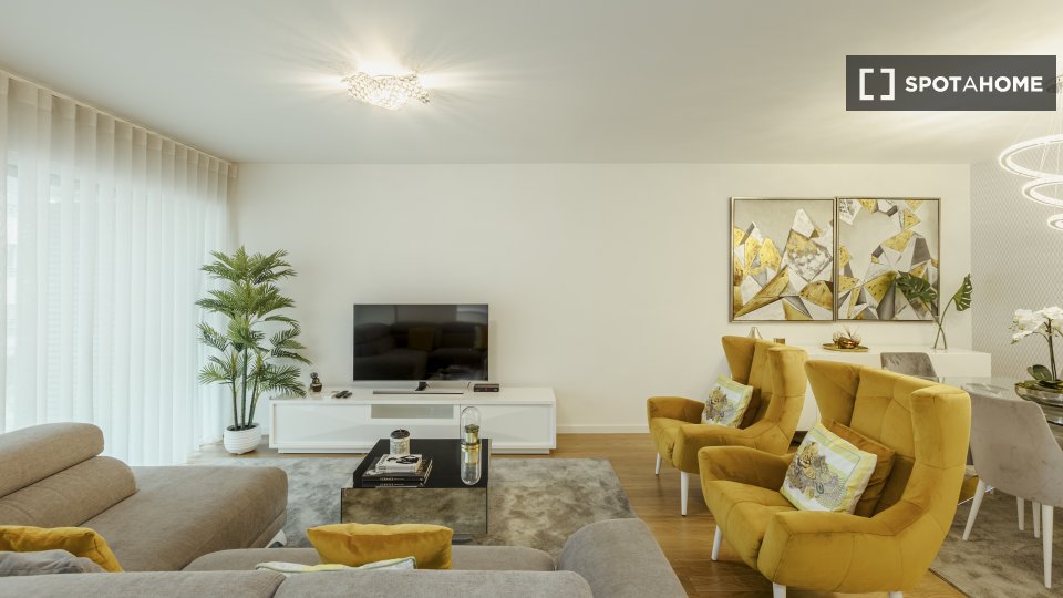 Apartment Lisbon, 3 beds, 133m² — photo 10