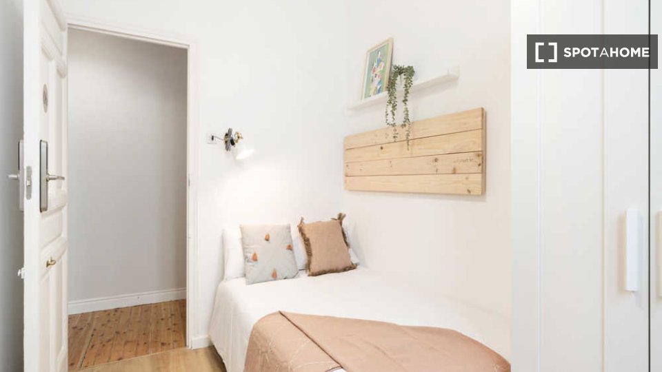 Double room Madrid, 7 beds — photo 37