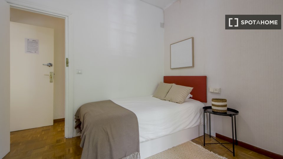 Double room Madrid, 4 beds, 120m² — photo 6