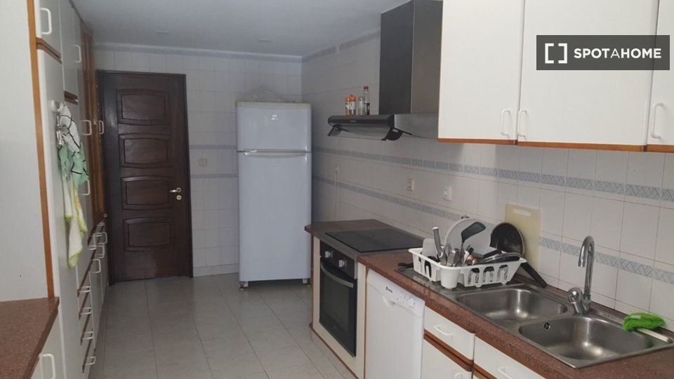 Double room Porto, 6 beds, 200m² — photo 8