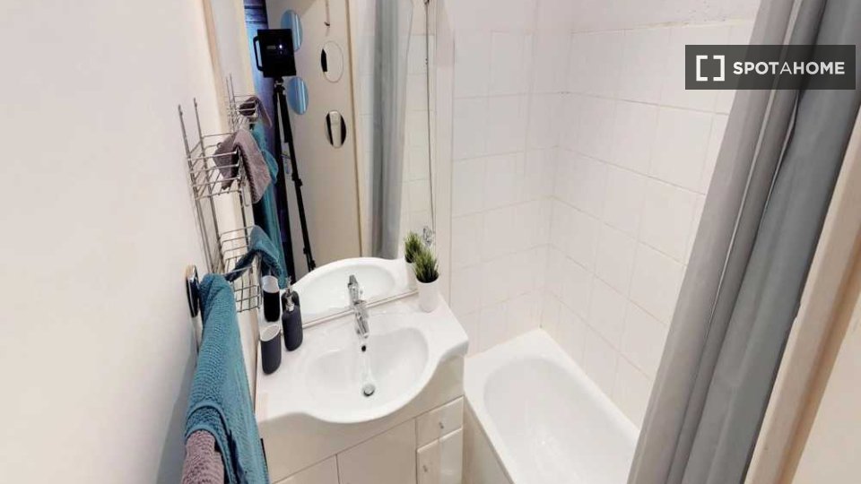 Double room Lyon, 3 beds, 70m² — photo 1