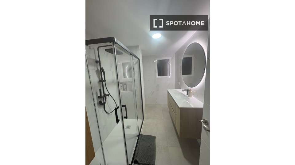 Double room Valencia, 1 bed, 190m² — photo 6