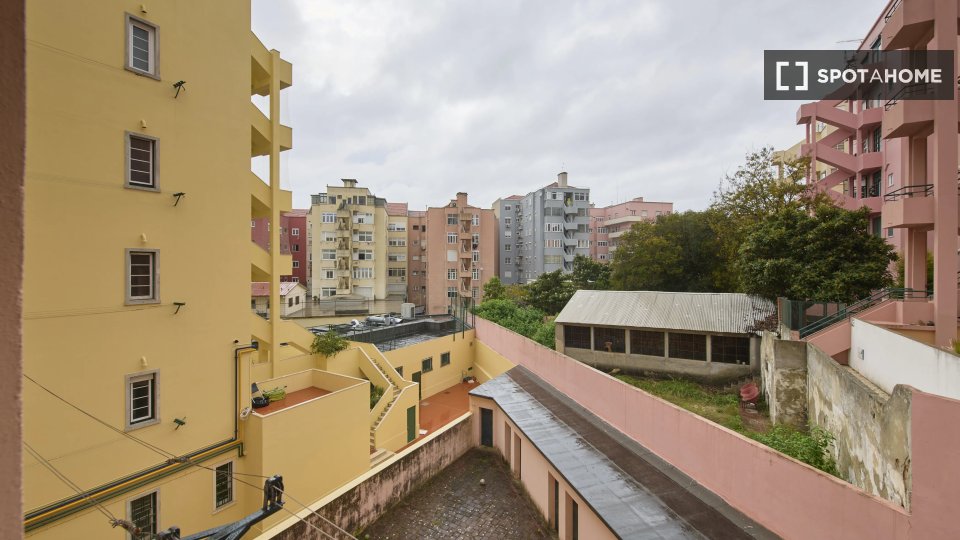 Double room Lisbon, 6 beds — photo 7