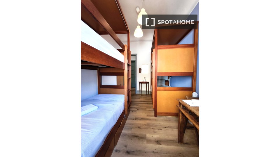Double room Lisbon, 11 beds, 200m² — photo 34