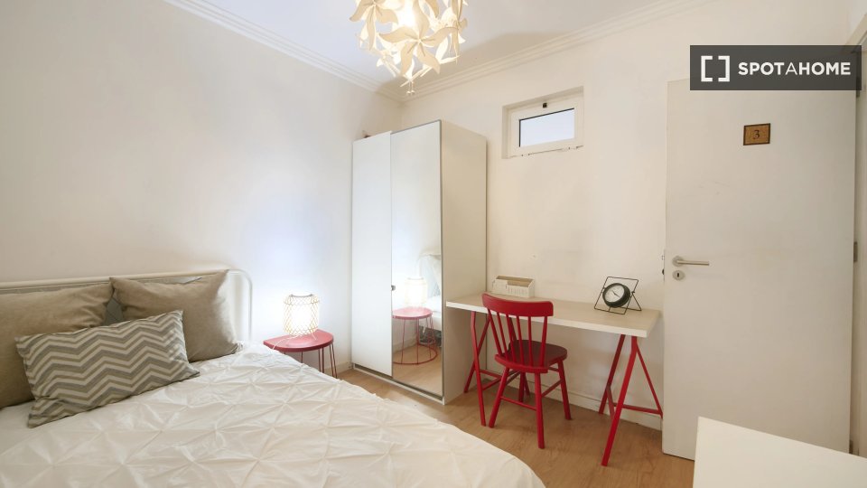 Double room Lisbon, 4 beds — photo 12