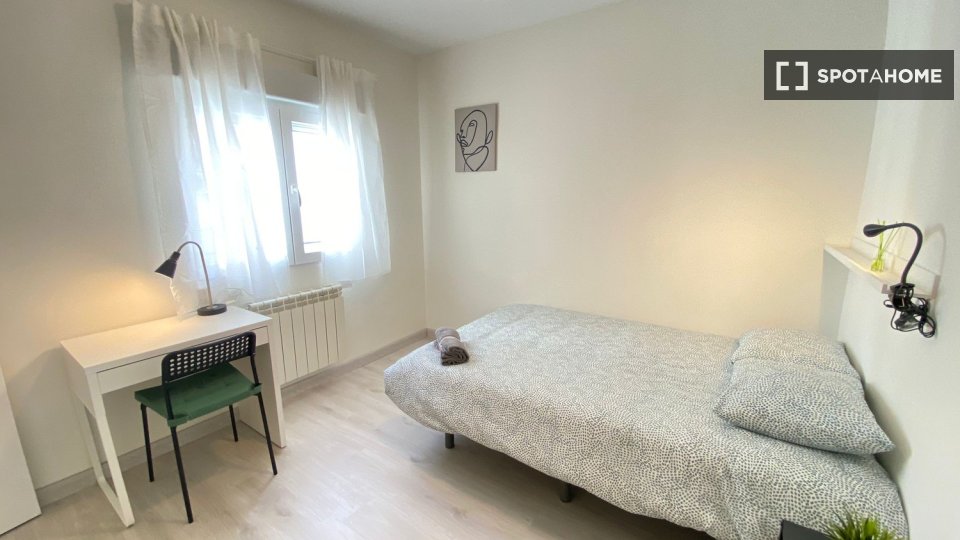 Double room Madrid, 4 beds — photo 17