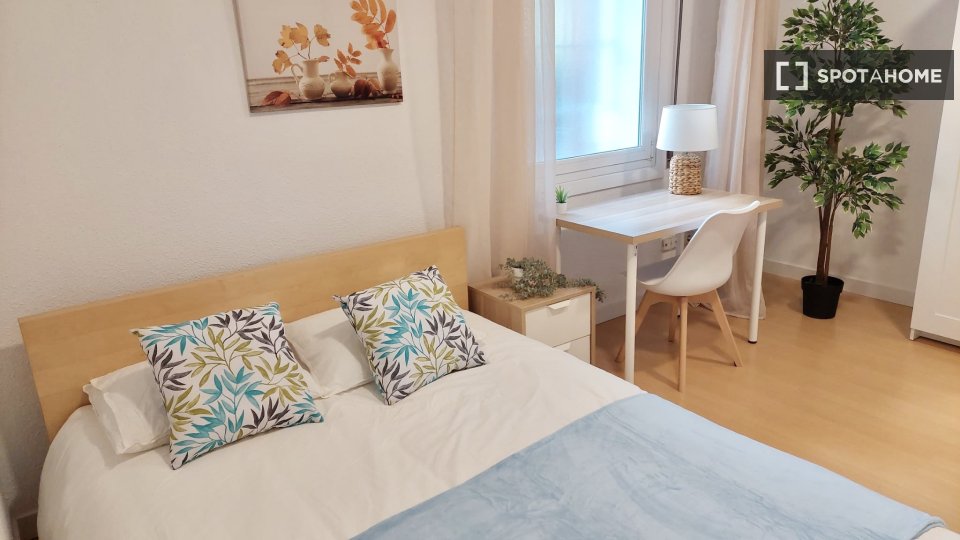 Double room Madrid, 4 beds, 100m² — photo 5