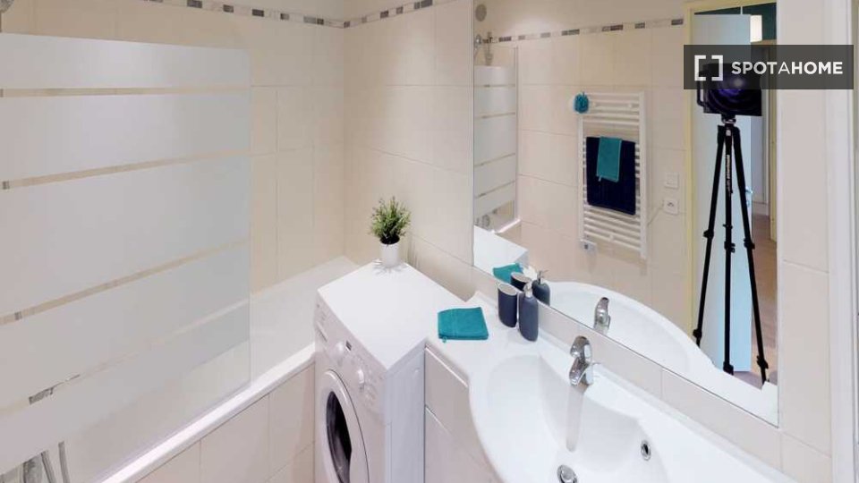Double room Paris, 3 beds, 70m² — photo 3